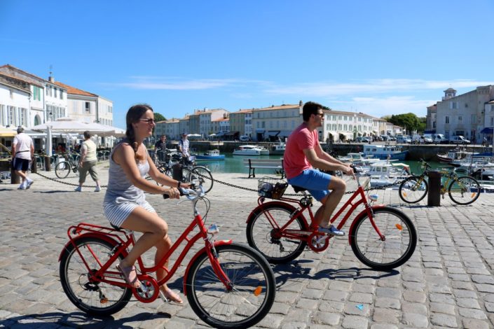 Couple de cyclistes à Saint-Martin-de-Ré