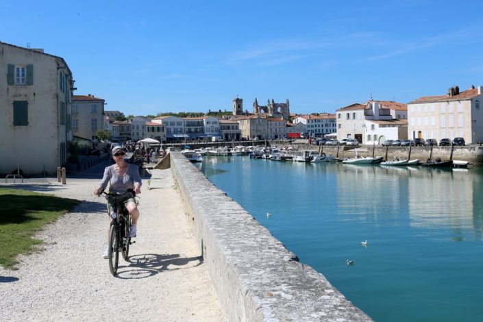 Cycliste à Saint-Martin-de-Ré